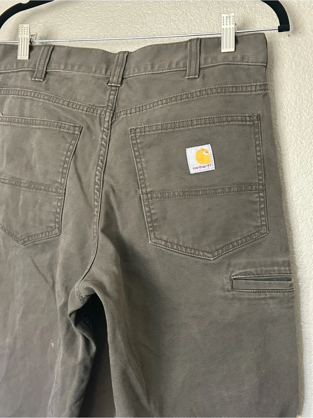 Carhartt Men's 32x34 Relaxed Fit Durable Utility Work Pants Farm-Worn